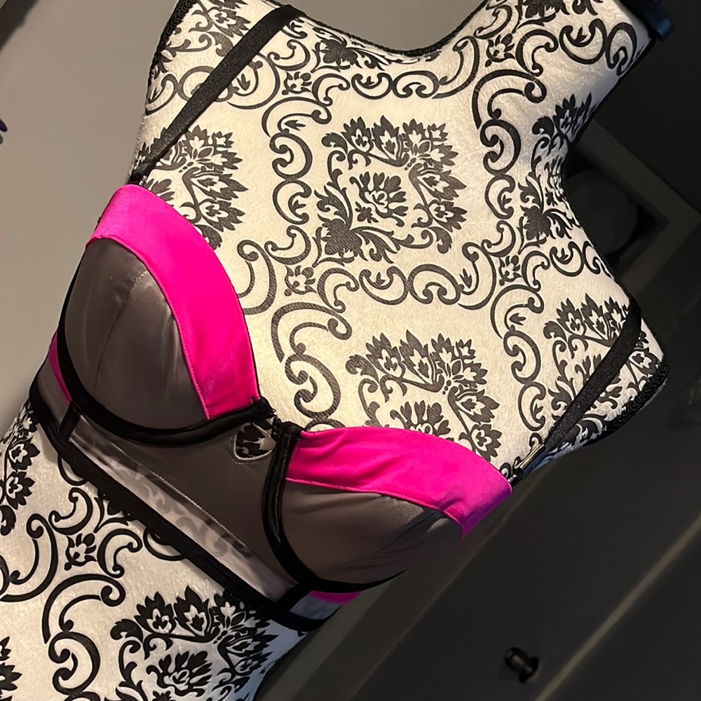 Victoria’s Secret color block bra